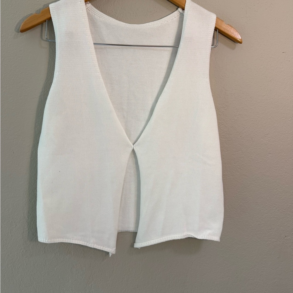 White Knit Open-Front Cropped Vest – Size M